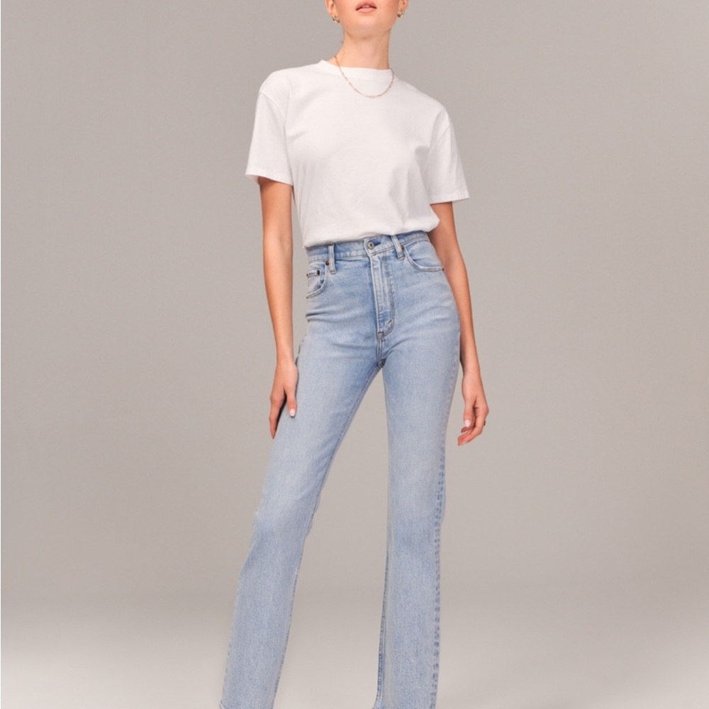 ABERCROMBIE & FITCH | The Ultra High Rise Ankle Straight Jean Size 26s